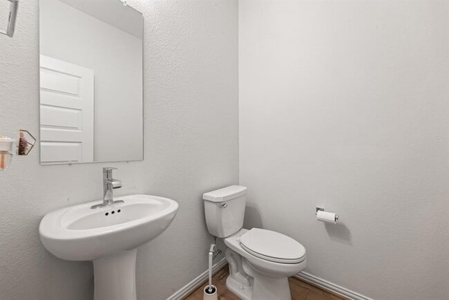 Building Photo - 27931 Western Crk Ct