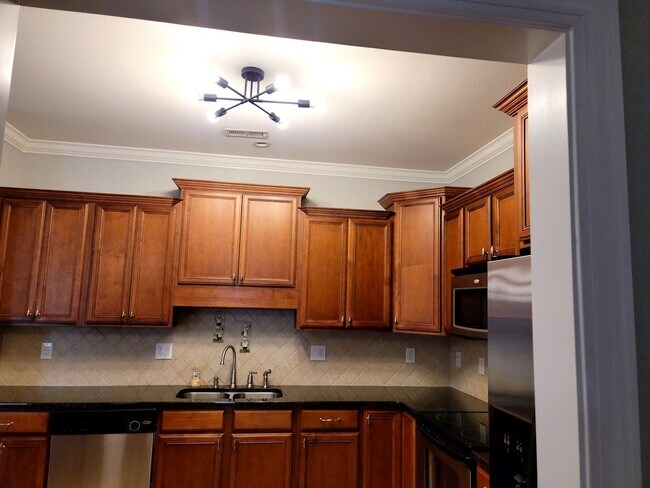 Building Photo - 2316 Dovedale Dr