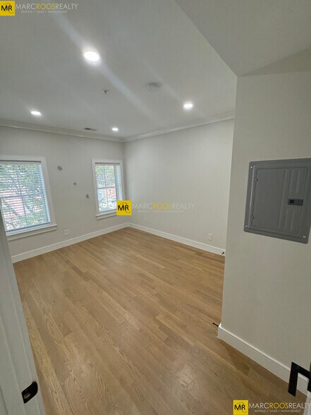 Building Photo - 535 Newbury St