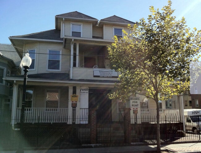 Primary Photo - 1458 E Main St