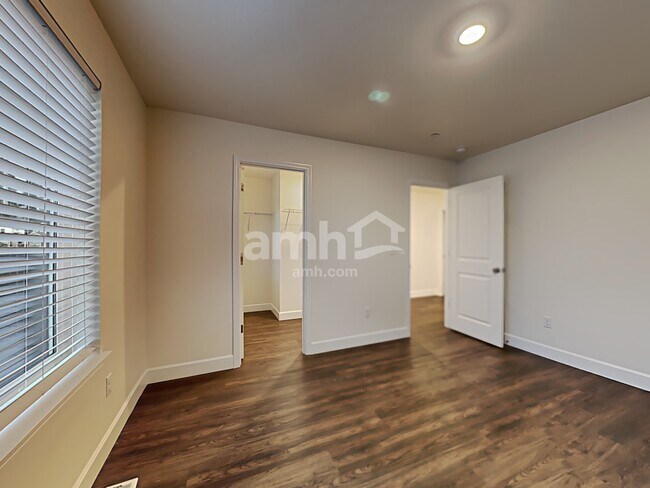 Building Photo - 13902 106th Ave E