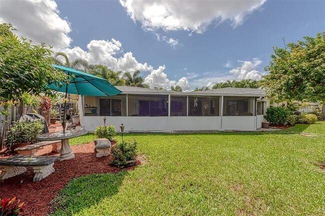 Building Photo - 221 NE Plantation Rd