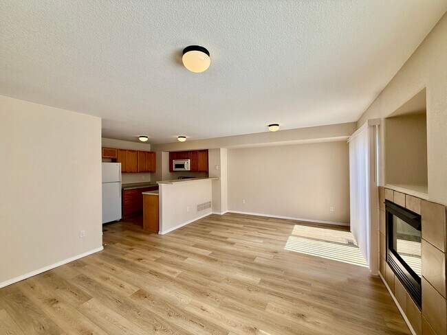 Building Photo - 3 Bedroom Townhome in a Convenient Location