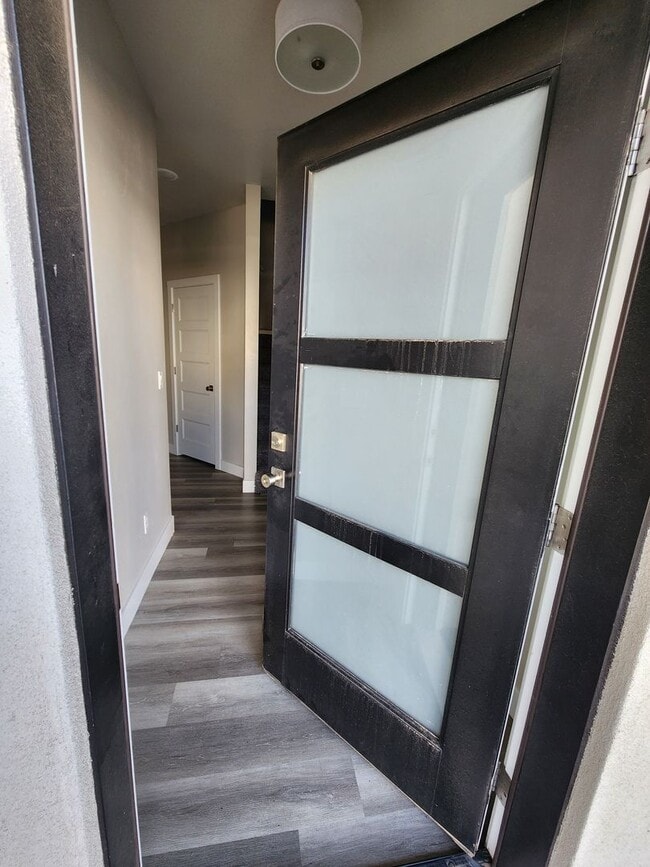 Building Photo - Modern 3-Bedroom Home with Balcony for Ren...