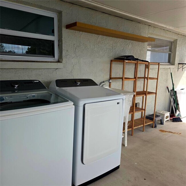 Building Photo - 5232 Sparrow Dr