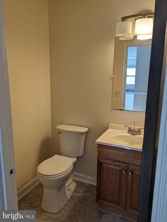 Building Photo - 830 Woodcrest Dr