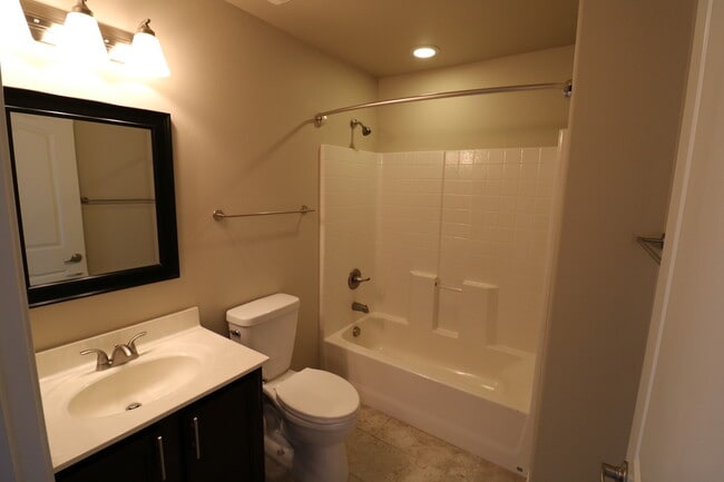 Building Photo - NO STAIRING! Single-Story Living!