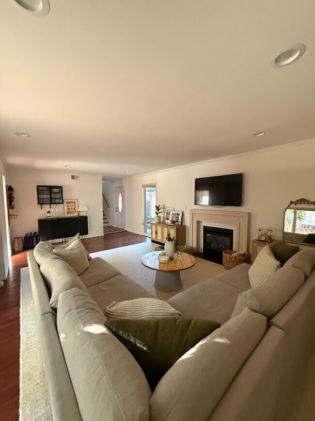 Building Photo - Welcome to this beautiful townhouse located in Walnut Creek-Countrywood 3 bedroom 2.5 Bath