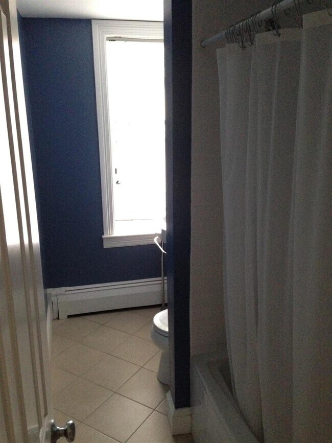 Building Photo - 16 Centre St