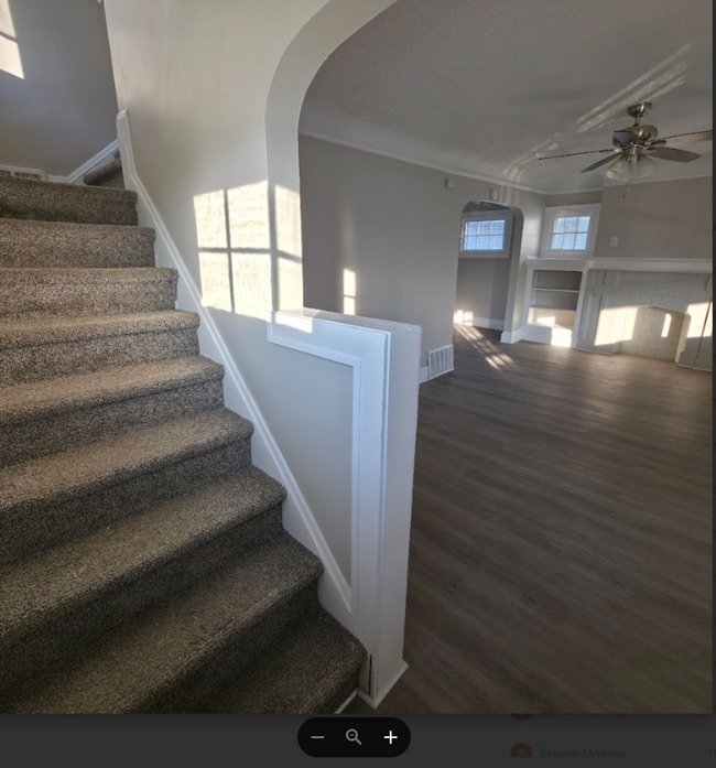 Building Photo - Single Family Home 3 beds 2 bath Available Now!