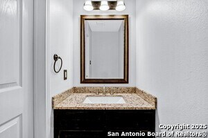 Building Photo - 1007 Cat Mesa