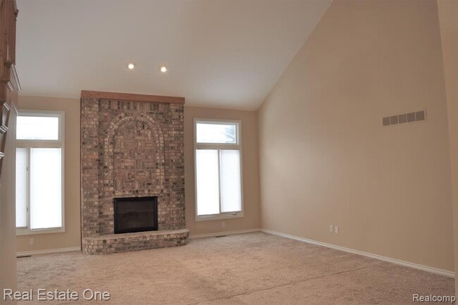 Building Photo - 5841 Ruby Dr