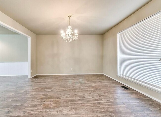 Building Photo - Spacious 4-Bedroom / 3-Bathroom Home in a Prime NW OKC Location!