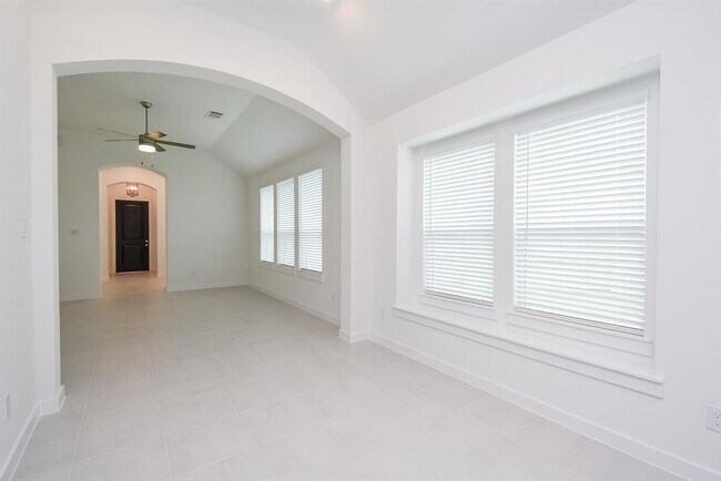 Building Photo - 5115 Murillo Dr