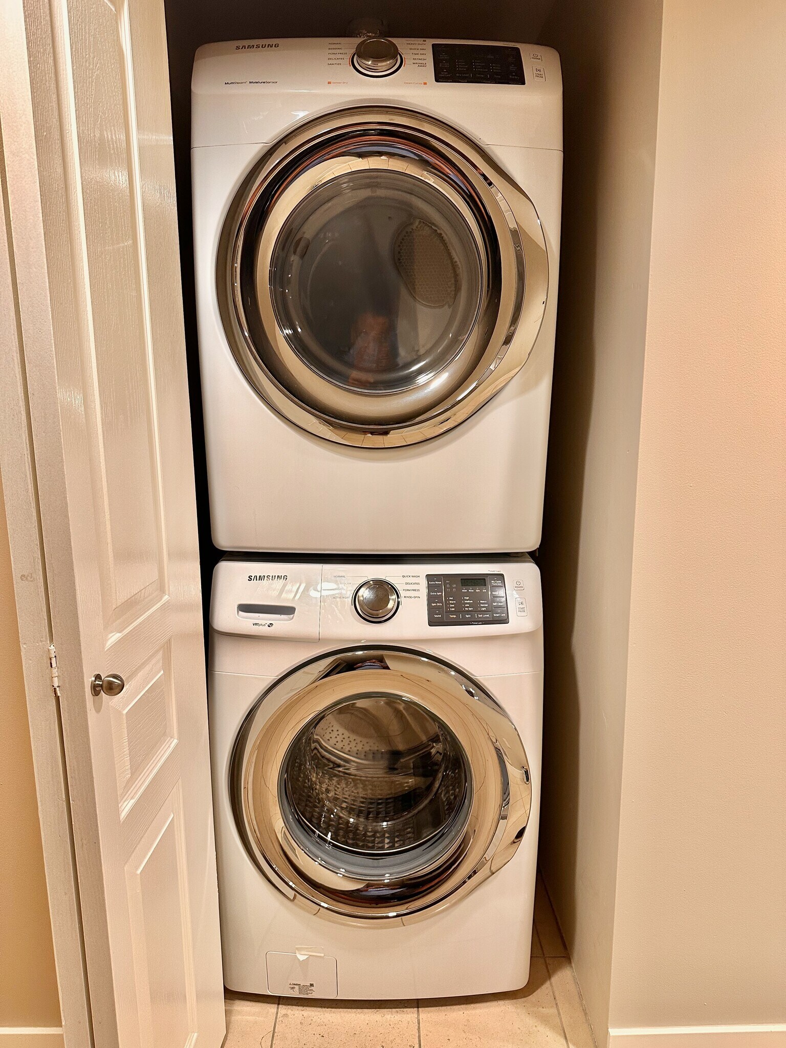 in-unit laundry - 2929 1st Ave