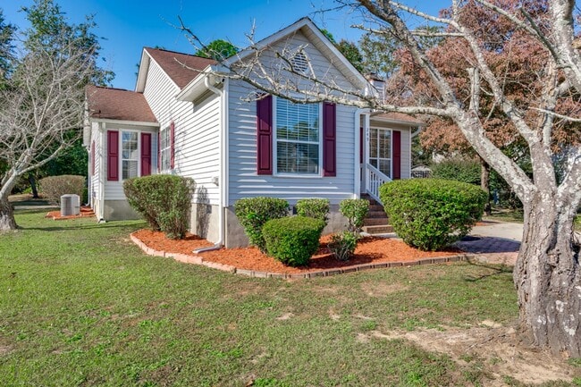 Building Photo - Delightful 3-bedroom, 2-bathroom home loca...