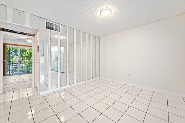 Building Photo - 20310 NE 2nd Ave