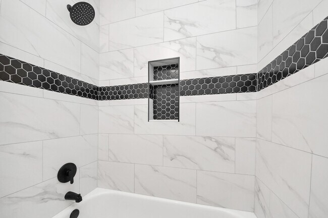 Building Photo - 1410 Long View Dr