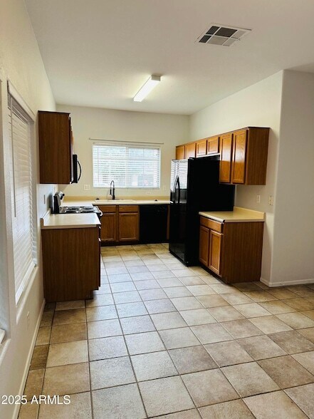 Building Photo - 9426 W Monroe St