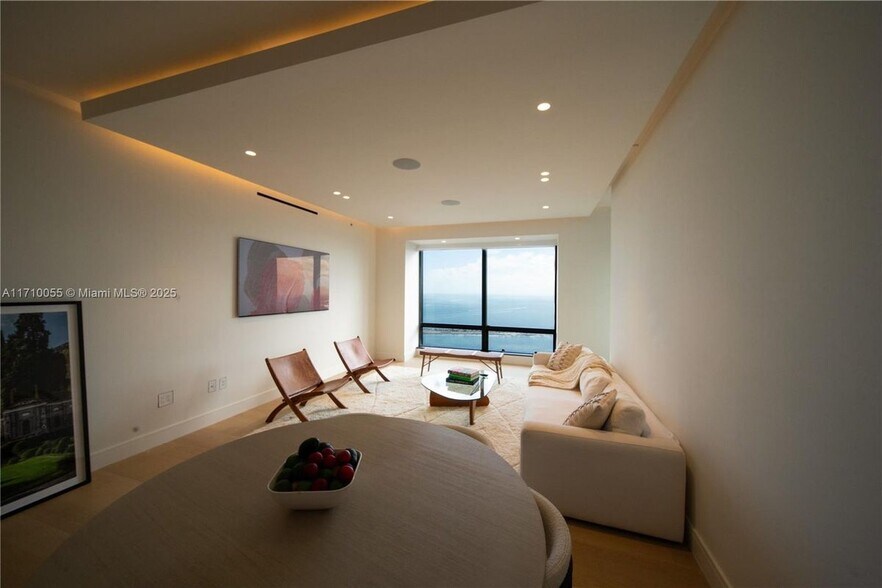 Building Photo - 1425 Brickell Ave