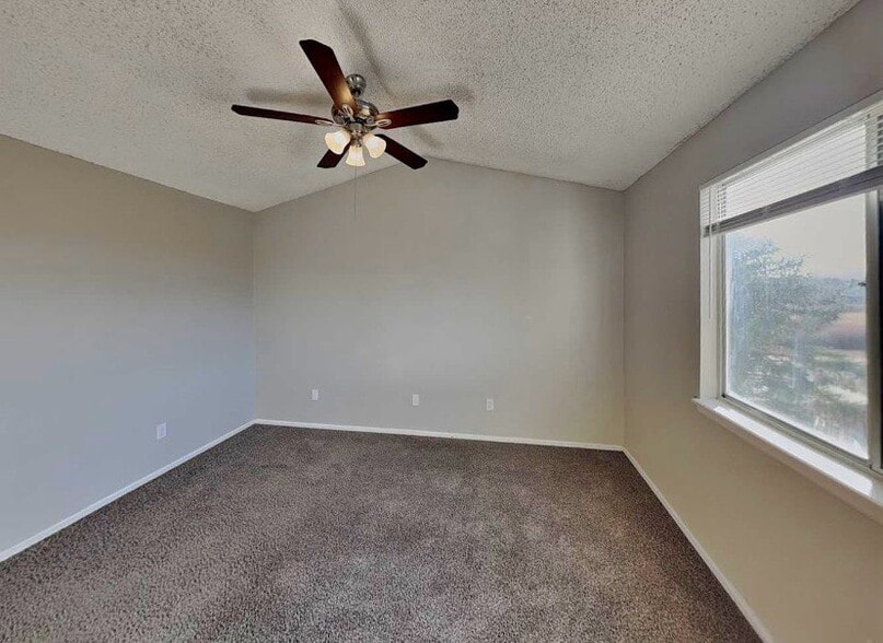 Building Photo - 11029 Benton St