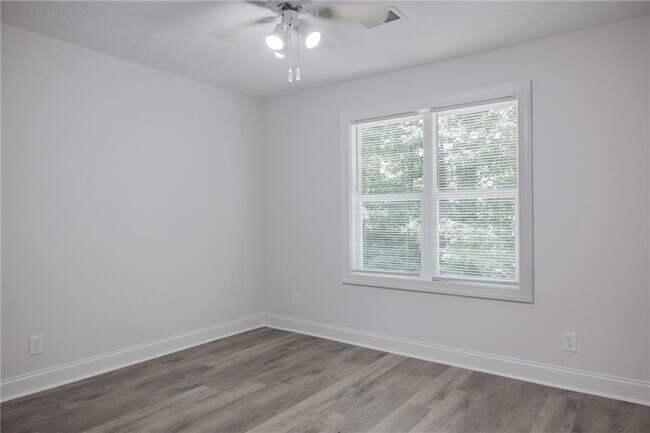 Building Photo - 147 Hunters Cove