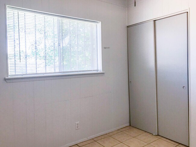 Building Photo - 5221 Edmonton Ave