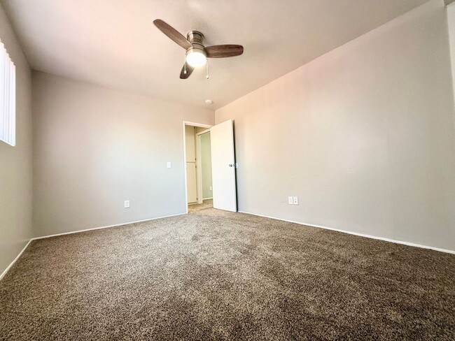 Building Photo - 1 Bedroom. Brand new flooring and paint!