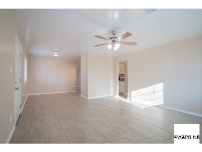 Building Photo - Discover this inviting 3/2 Phoenix House P...