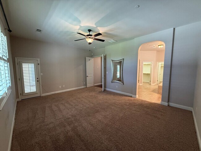 Building Photo - Beautiful 4 Bedroom + Office Home in Grand Island!