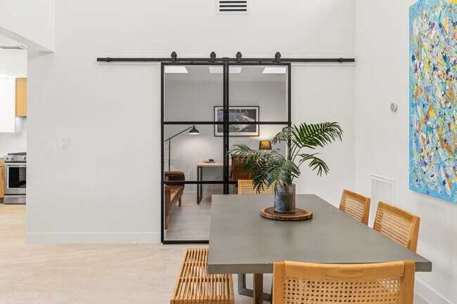 Building Photo - 179 Gran Via