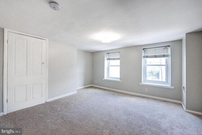 Building Photo - 4442 Baker St