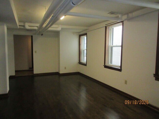 Building Photo - 819 E Center St
