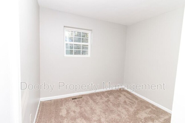 Building Photo - 6619 Fairview Rd