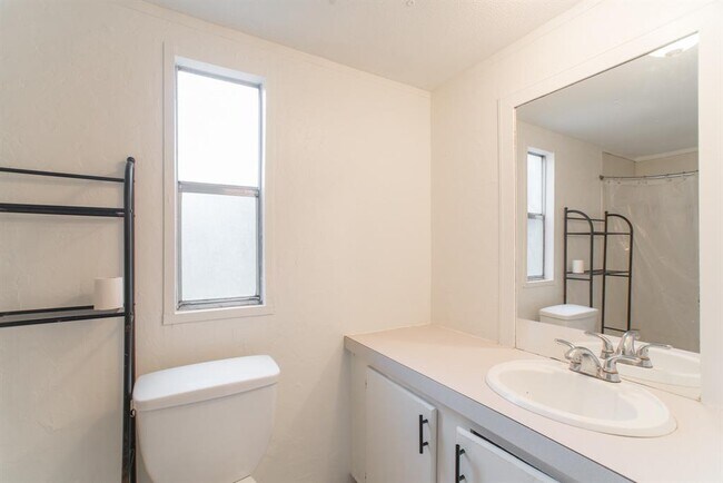Building Photo - 9140 Sharyn Dr