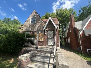 Building Photo - 13067 Wade St