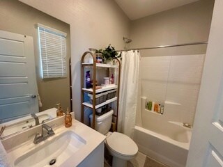 Small bath - 11238 Essence Point Ave