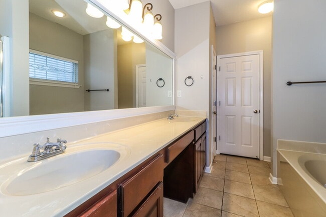 Building Photo - 246 Fairway Trace Dr