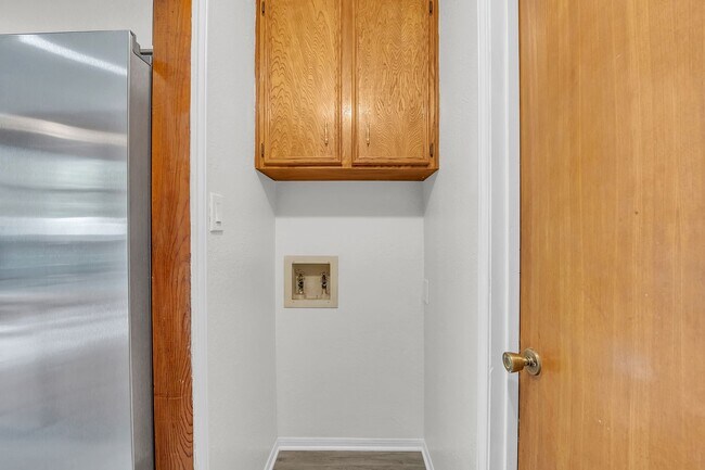 Building Photo - AVAILABLE NOW! (SECTION 8 ACCEPTED)