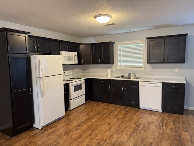 Building Photo - 180 Wild Rose Ln