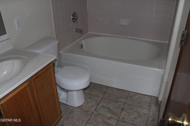 Building Photo - 704 Springfire Dr