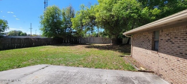 Building Photo - 2321 Stonebridge Dr