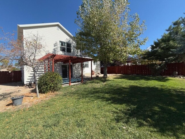 Building Photo - Spacious Tri-Level Home for Rent in Tooele...