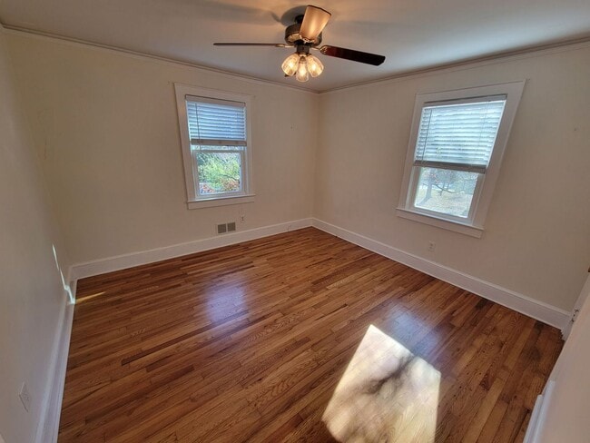 Building Photo - 3 Bed, 2 Bath Home Available in Greenville