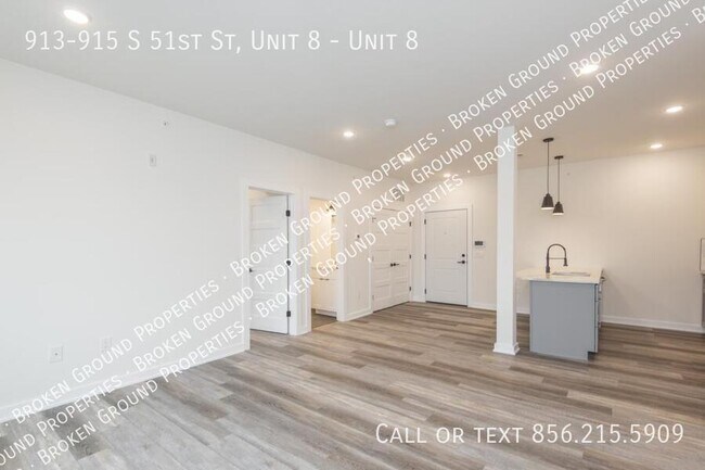 Building Photo - 913-915 S 51st St, Unit 8-Unit 8