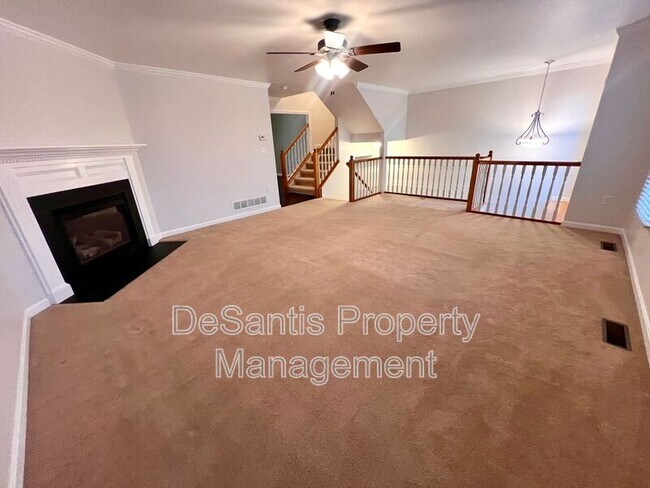 Building Photo - 945 Montclair Dr