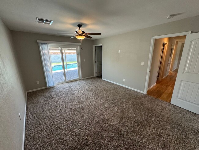 Building Photo - 1040 S Grand