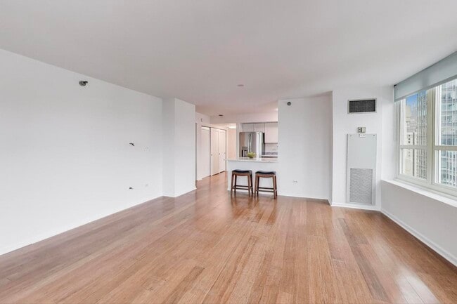 Building Photo - 345 N La Salle Dr