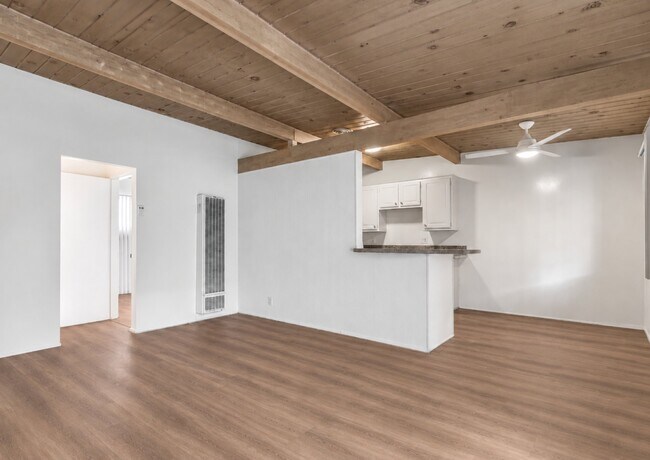 Building Photo - 826 S Grand View St