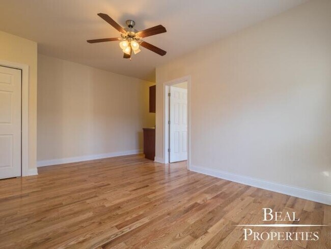 Building Photo - 1 bedroom in CHICAGO IL 60657
